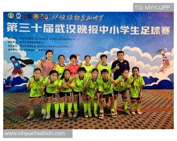 武汉足球队配合问题引发热议球迷与专家各抒己见探讨战术调整必要性